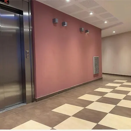 Pretty Flat, 100m Promenade In City Center アパート
